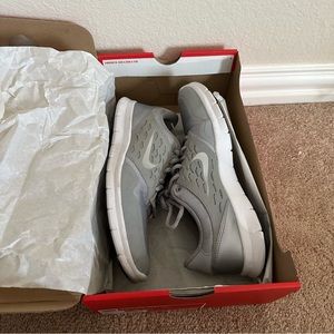 Womens Nike Orive NM Grey White Metallic Silver Shoes Size 8.5